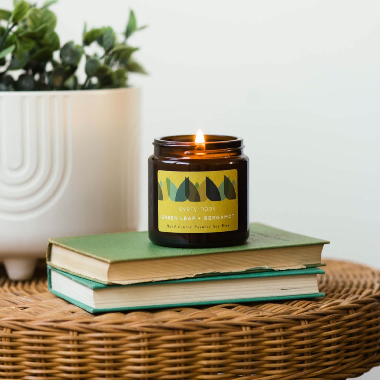 Green leaf and bergamot small scented candle